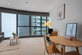 Stylish CBD 2B Apt-Pool & Gym